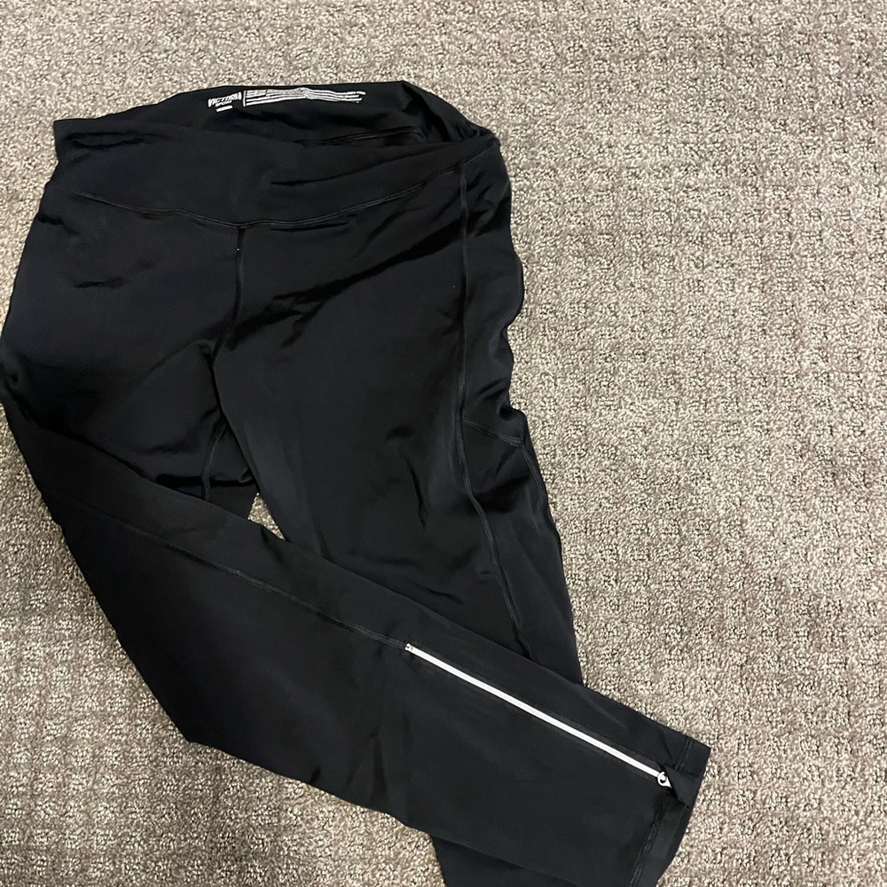 Victoria Secret leggings, tried on but never worn. Size large.